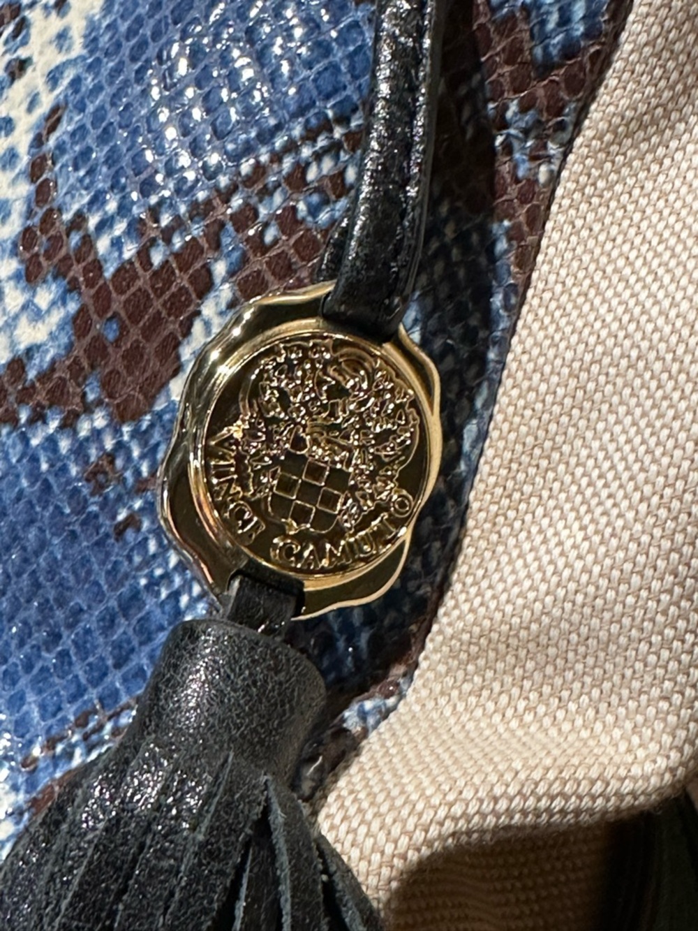 Vince Camuto snake print tote bag - Picture 13 of 13